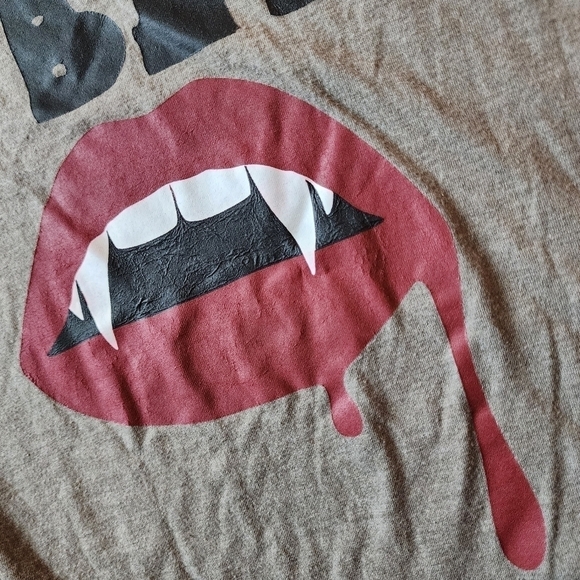 Next Level "Beware I Bite" Long Sleeve Graphic Tee 2XL Plus Size Grey Soft EUC - Picture 4 of 6